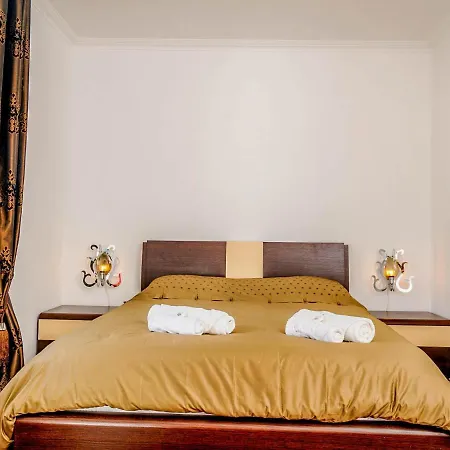 Sleeps 11 With Pool Air Con And Wifi * Birre