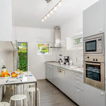 Sleeps 11 With Pool Air Con And Wifi * Birre