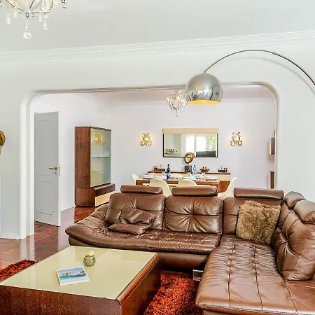 Sleeps 11 With Pool Air Con And Wifi