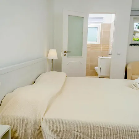 Sleeps 11 With Pool Air Con And Wifi * Birre