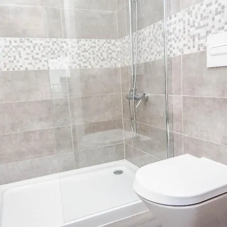 Sleeps 11 With Pool Air Con And Wifi * Birre
